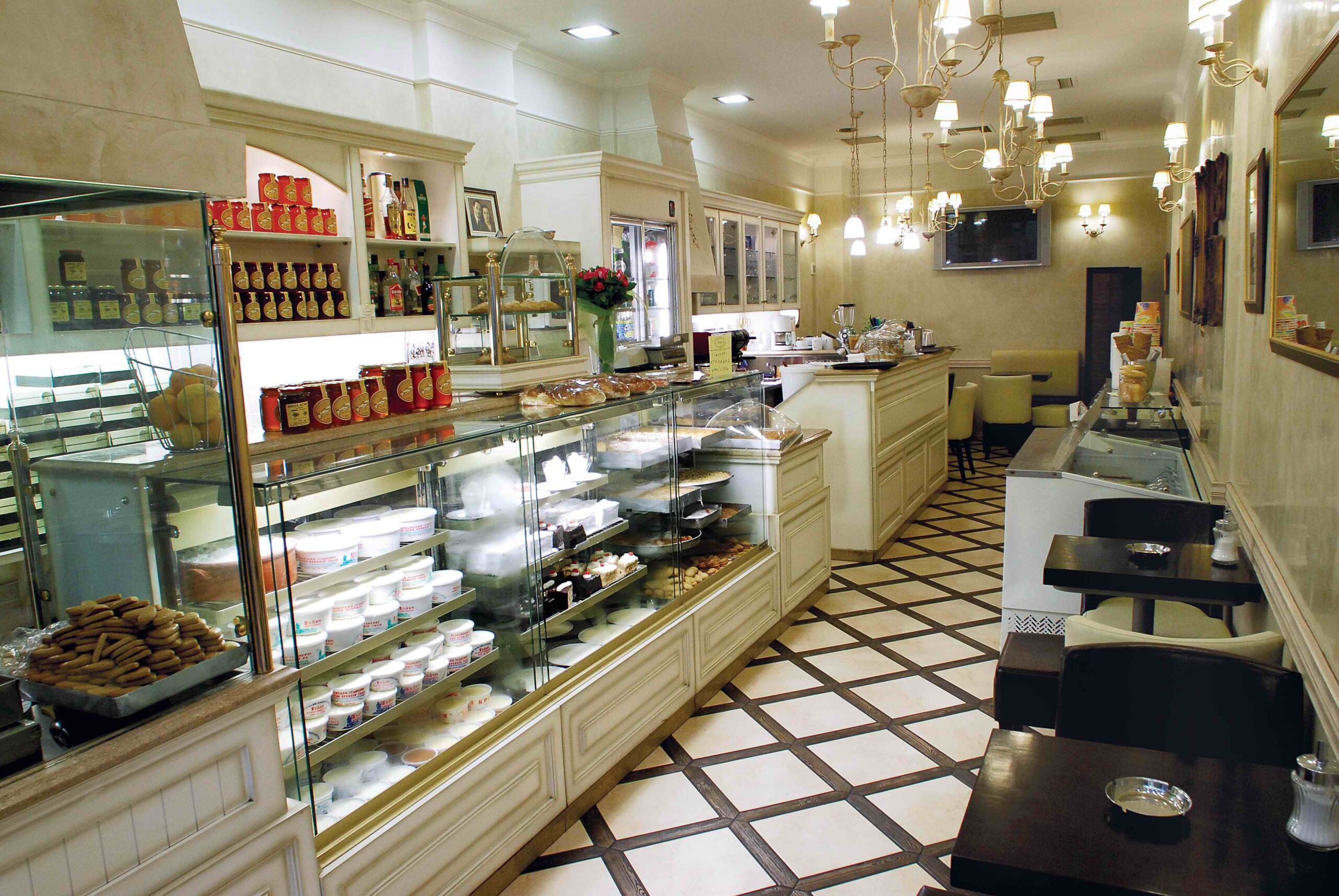 Η Στάνη – Παραδοσιακό Γαλακτοπωλείο / Ζαχαροπλαστείο