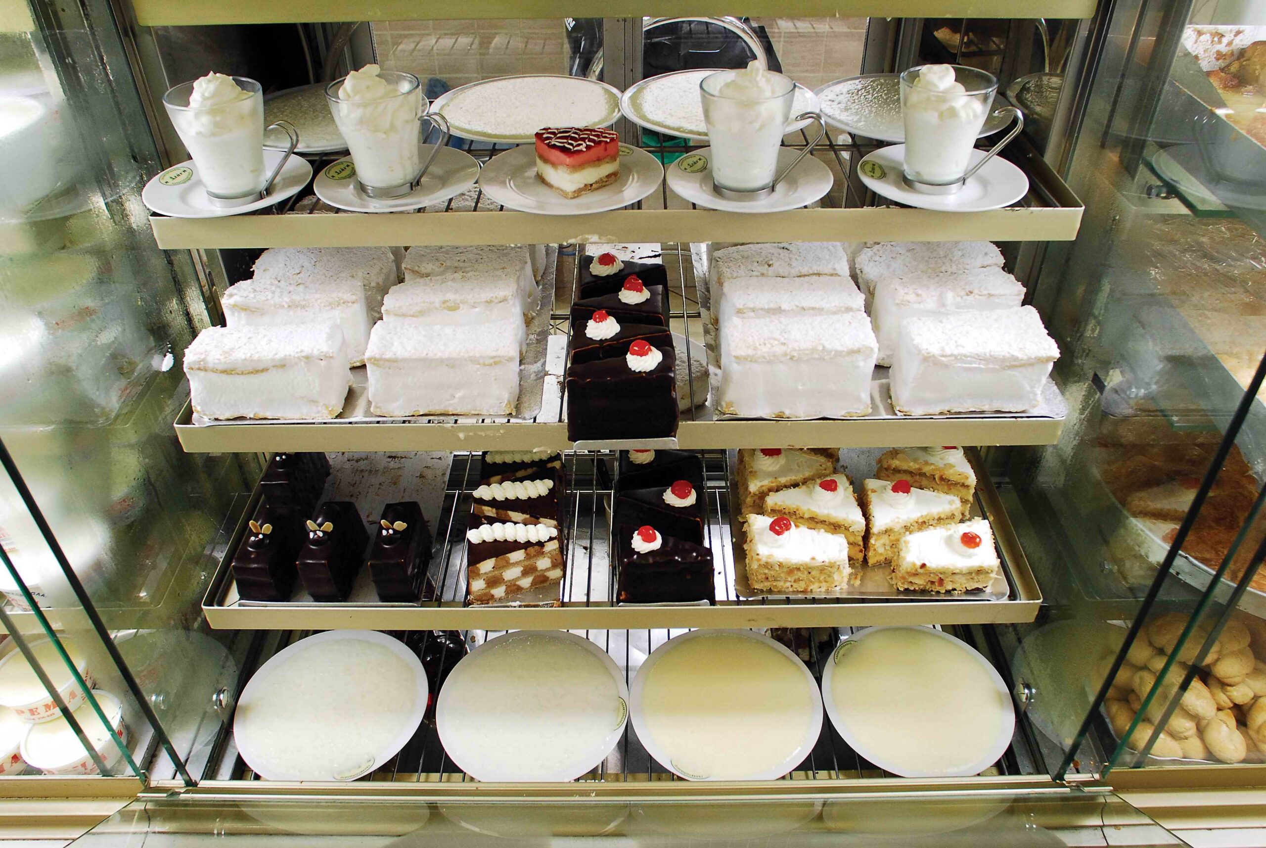 Η Στάνη – Παραδοσιακό Γαλακτοπωλείο / Ζαχαροπλαστείο